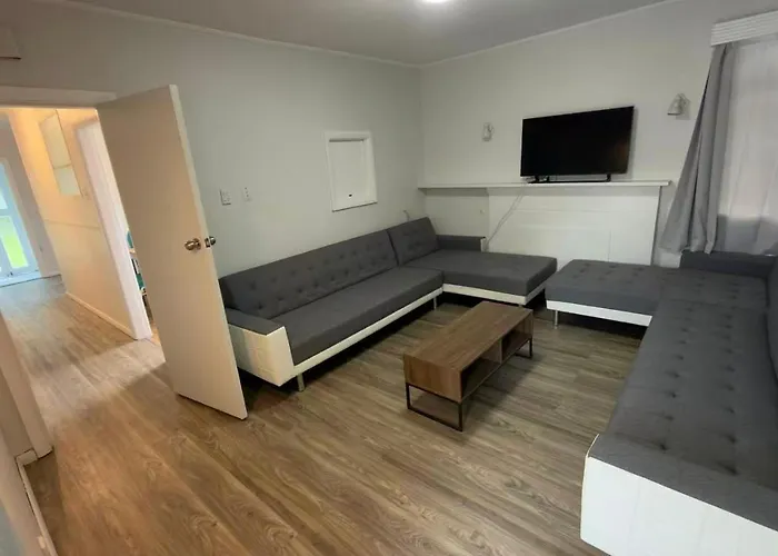 3 Bedroom House, 25 Elizabeth St *